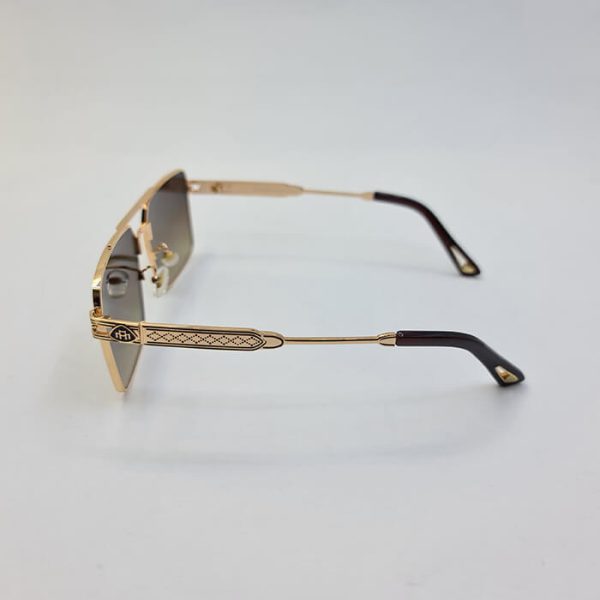عکس از عینک افتابی با فریم طلایی و دسته طرح دار و لنز قهوه ای میباخ مدل 10495