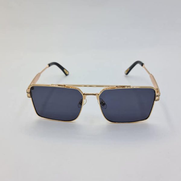 عکس از عینک دودی با فریم طلایی و مربعی شکل و دسته طرح دار میباخ مدل 10495