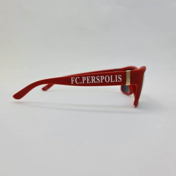 عکس از عینک آفتابی تیم پرسپولیس با عدسی آینه ای و فریم قرمز مدل rfoo-3