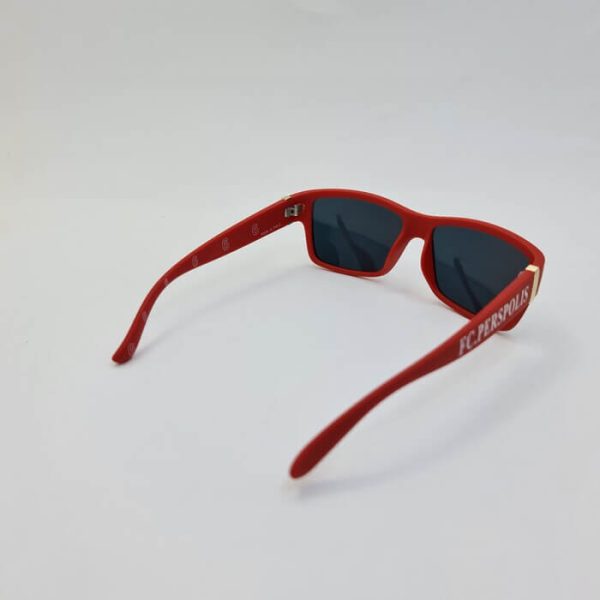 عکس از عینک آفتابی تیم پرسپولیس با عدسی آینه ای و فریم قرمز مدل rfoo-3