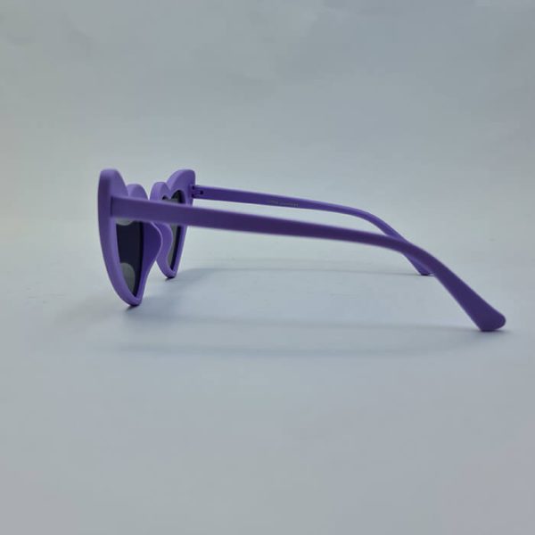 عکس از عینک آفتابی بچه گانه ژله ای پلاریزه با فریم قلبی و بنفش مدل 052