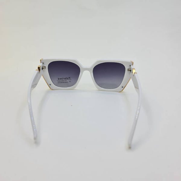 عکس از عینک آفتابی پلار با فریم سفید و طلایی رنگ برند valentino مدل vn58002