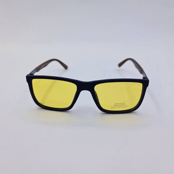 عکس از عینک آفتابی پلاریزه برند پلیس با عدسی زاپاس زرد رنگ و دسته چوبی مدل p5051