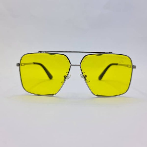 عکس از عینک شب با لنز زرد و فریم نقره ای و مربعی شکل برند میباخ مدل n2001