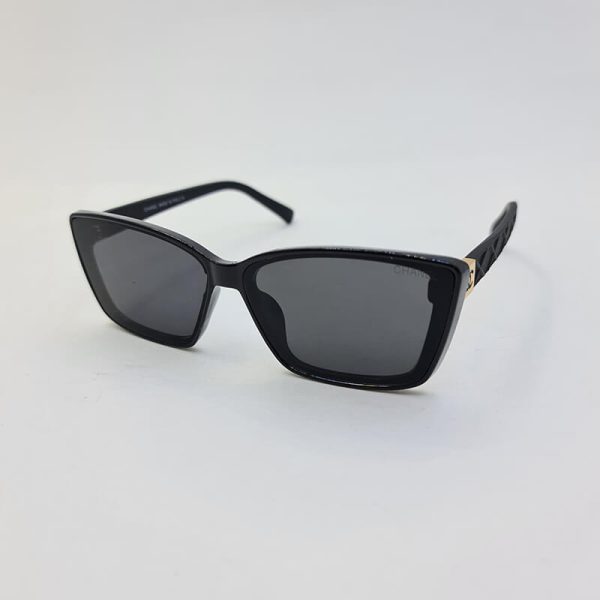 عکس از عینک آفتابی شنل با فریم مشکی و عدسی تیره مدل d22938