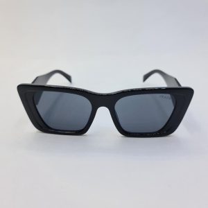 عکس از عینک آفتابی گربه ای PRADA با دسته 3 بعدی و رنگ مشکی مدل 9709