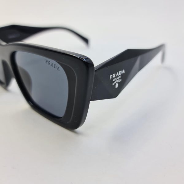 عکس از عینک آفتابی گربه ای prada با دسته 3 بعدی و رنگ مشکی مدل 9709