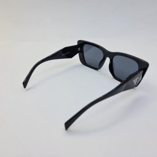 عکس از عینک آفتابی گربه ای prada با دسته 3 بعدی و رنگ مشکی مدل 9709