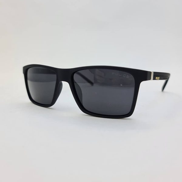 عکس از عینک آفتابی پلاریزه مشکی رنگ با فریم مستطیلی برند police مدل 9474