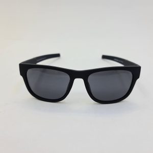 عکس از عینک آفتابی پولاریزه با فریم مشکی مات و عدسی تیره برند پورشه مدل D22610P