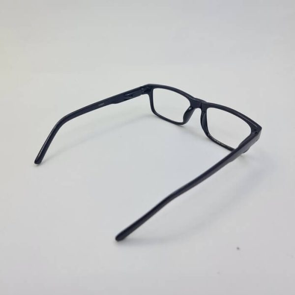 عکس از عینک مطالعه با نمره +3. 50 با فریم مشکی و مستطیلی شکل مدل fh631