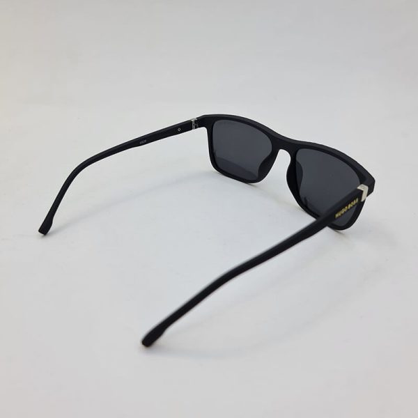عکس از عینک آفتابی پلاریزه مشکی رنگ با فریم مستطیلی برند hugo boss هوگو باس مدل 9529