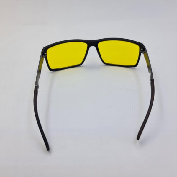 عکس از عینک شب با فریم مستطیلی و دسته چوبی و عدسی زرد دیزل مدل 98014
