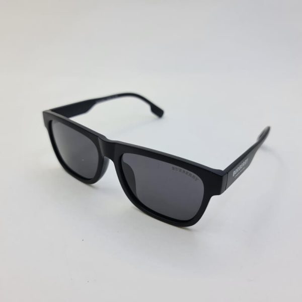 عکس از عینک آفتابی پلاریزه با فریم مشکی رنگ برند باربری مدل 3892