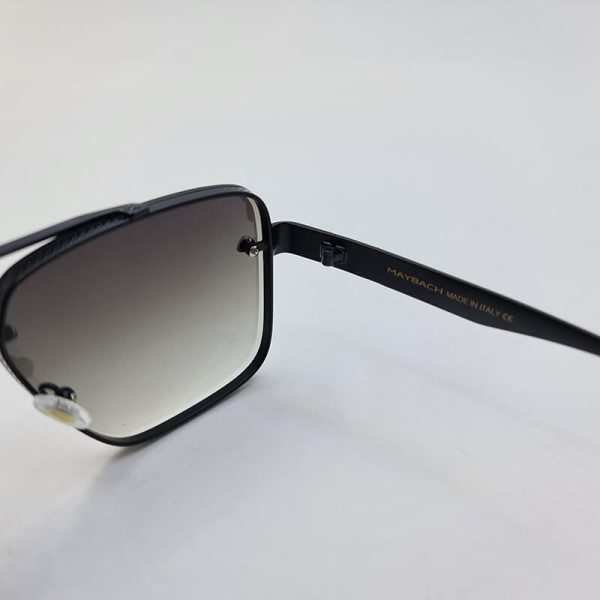 عکس از عینک آفتابی میباخ با فریم مشکی و عدسی سایه روشن سبز مدل bps620
