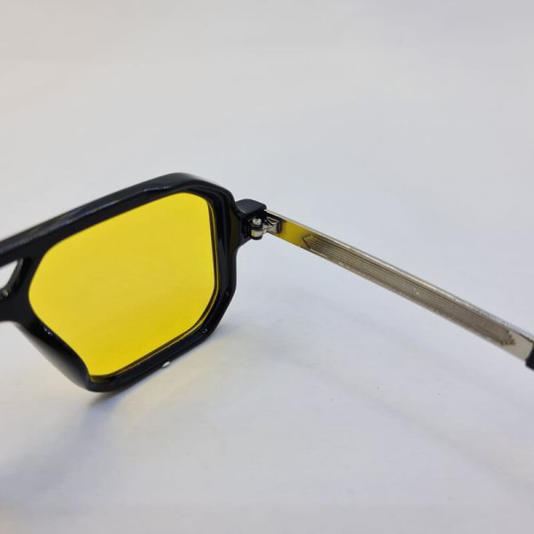 عکس از عینک شب دیوید بکهام با فریم مشکی رنگ و عدسی زرد مدل d22845