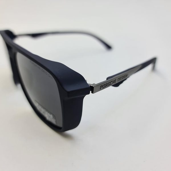 عکس از عینک آفتابی پورشه دیزاین یا فریم کائوچو سرمه ای رنگ و عدسی پلاریزه و دو پل بینی مدل p905