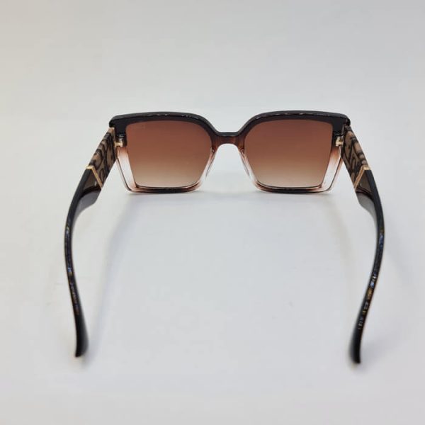 عکس از عینک آفتابی دیور زنانه با دسته طرح دار و فریم قهوه ای رنگ مدل 6818