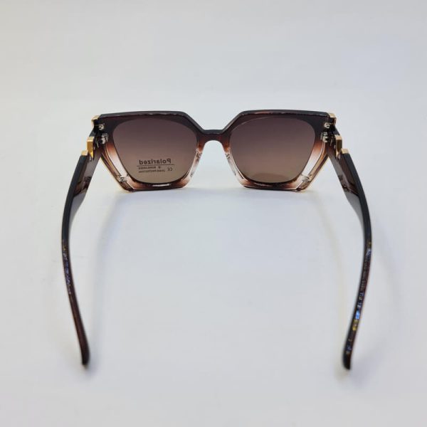 عکس از عینک آفتابی پلاریزه با فریم و دسته قهوه ای برند ولنتینو مدل vn58002