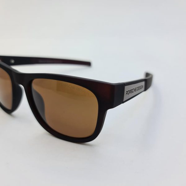 عکس از عینک آفتابی پلاریزه با فریم قهوه ای مات برند پورشه دیزاین مدل d22610p