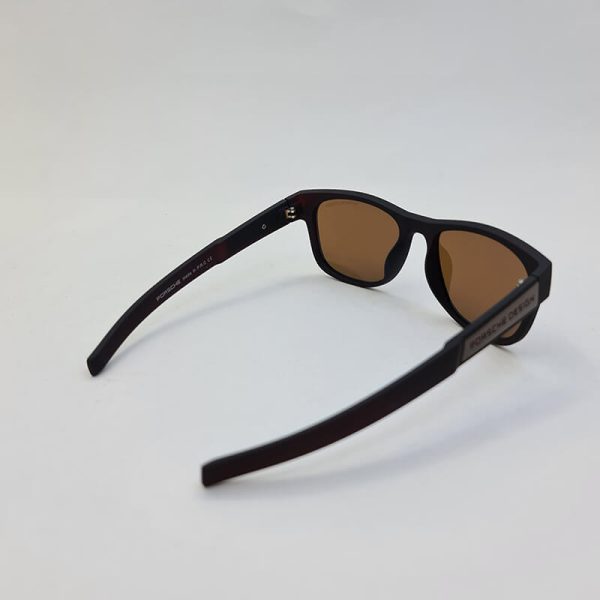 عکس از عینک آفتابی پلاریزه با فریم قهوه ای مات برند پورشه دیزاین مدل d22610p