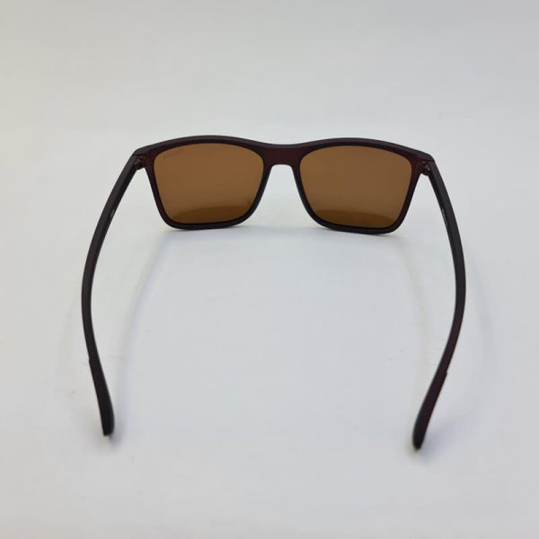 عکس از عینک آفتابی پلاریزه با فریم قهوه ای مات برند پرادا مدل 9554