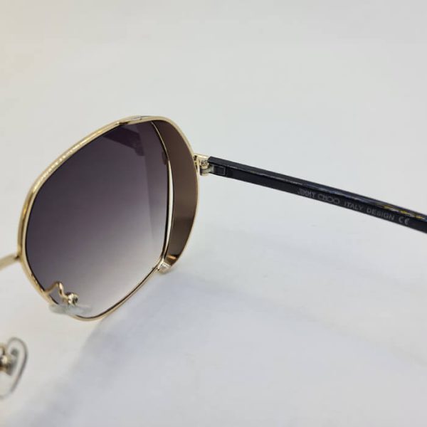 عکس از عینک دودی زنانه شاین دار با فریم طلایی رنگ jimmy choo مدل 28011