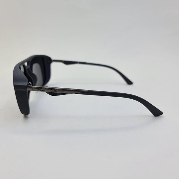 عکس از عینک آفتابی پورشه دیزاین با فریم کائوچو طوسی مات و عدسی پلار مدل p905