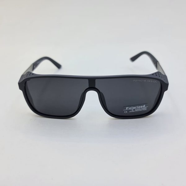 عکس از عینک آفتابی پلاریزه برند پورشه دیزاین با فریم طوسی و عدسی یکسره مدل p938