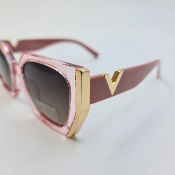 عکس از عینک آفتابی پلاریزه با فریم رنگ و دسته صورتی برند ولنتینو مدل vn58002