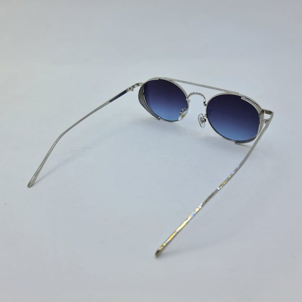 عکس از عینک آفتابی دیور با فریم گرد و نقره ای رنگ و عدسی آبی مدل 5012