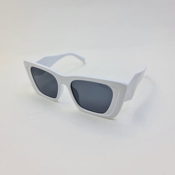 عکس از عینک آفتابی گربه ای prada با دسته 3 بعدی و رنگ سفید مدل 9709