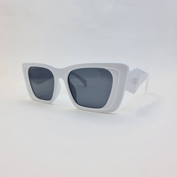 عکس از عینک آفتابی گربه ای prada با دسته 3 بعدی و رنگ سفید مدل 9709