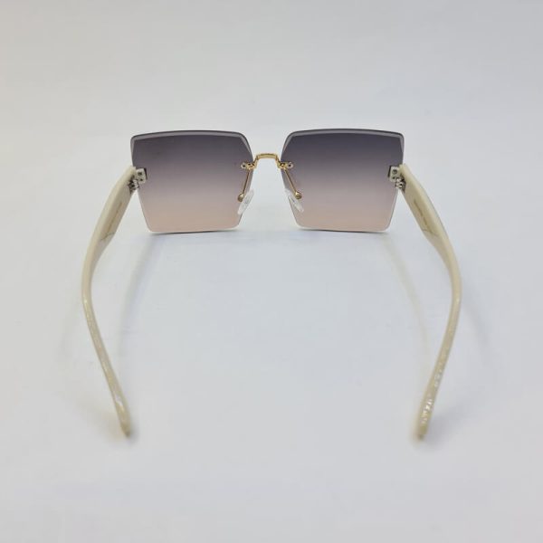 عکس از عینک آفتابی بدون فریم برند lv با دسته رنگ شیری مدل d2324