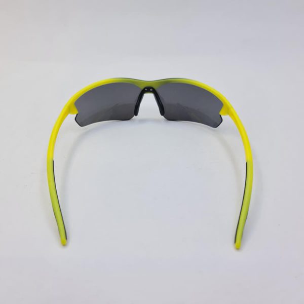 عکس از عینک ورزشی با فریم زرد و مشکی و عدسی تیره مدل s16-048