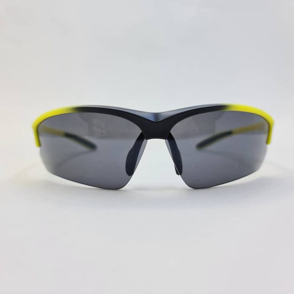 عکس از عینک ورزشی با فریم زرد و مشکی و عدسی تیره مدل s16-048