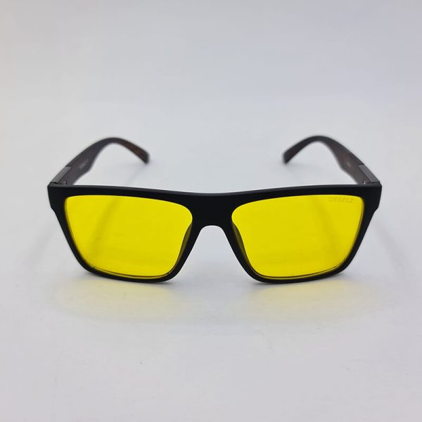 عکس از عینک شب با فریم مشکی و دسته چوبی و عدسی زرد desel مدل 98015