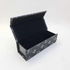 عکس از قاب عینک LV آهنربایی، مستطیلی و رنگ مشکی مدل 991771