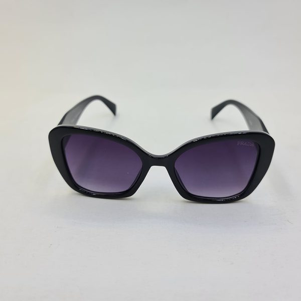 عکس از عینک آفتابی با فریم مشکی رنگ و پروانه ای با دسته سه بعدی برند پرادا مدل d22909