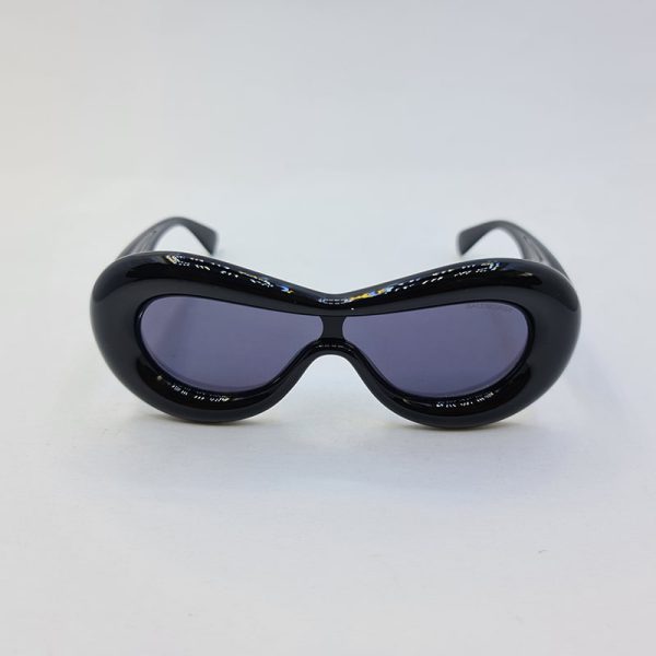عکس از عینک آفتابی بالنسیاگا با فریم فانتزی و بیضی شکل مشکی رنگ مدل 628