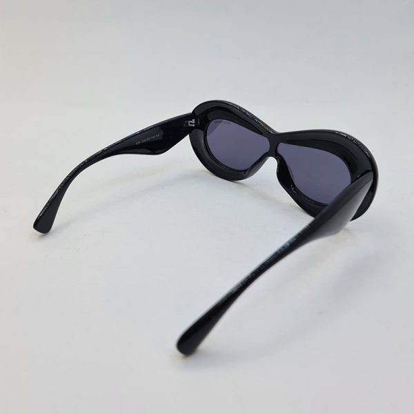 عکس از عینک آفتابی بالنسیاگا با فریم فانتزی و بیضی شکل مشکی رنگ مدل 628