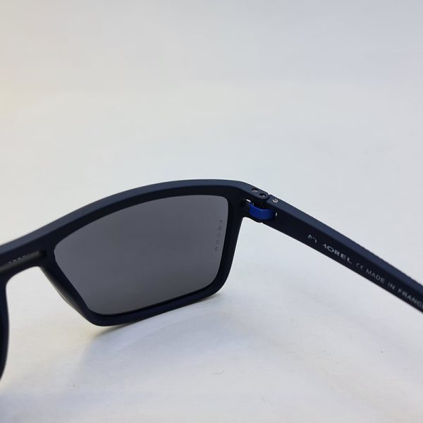 عکس از عینک آفتابی پلاریزه اوگا با فریم مشکی و دسته آبی مدل 78023
