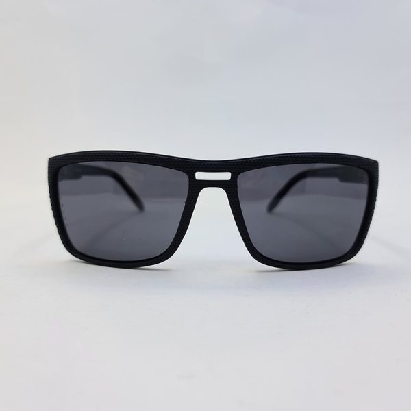 عکس از عینک آفتابی پلاریزه اوگا با فریم مشکی و دسته طوسی مدل 78067