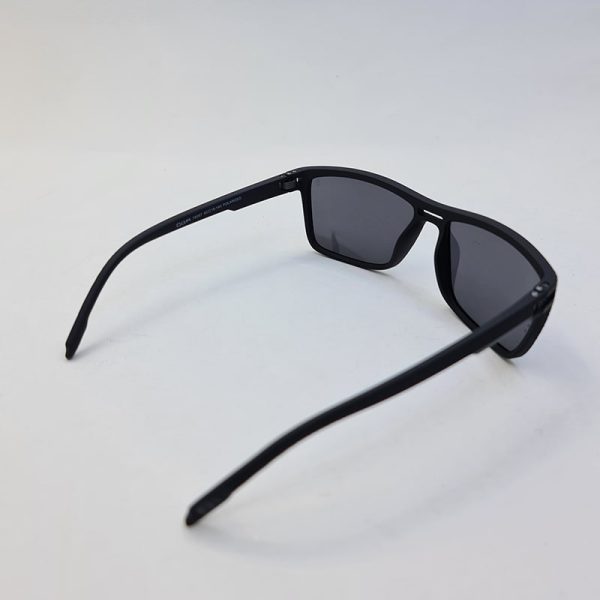 عکس از عینک آفتابی پلاریزه اوگا با فریم مشکی و دسته طوسی مدل 78067