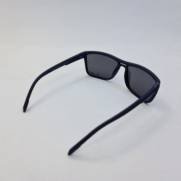 عکس از عینک آفتابی پلاریزه اوگا با فریم مشکی و دسته آبی مدل 78067
