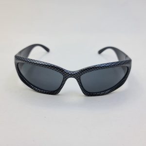 عکس از عینک آفتابی بالینسیاگا با فریم مشکی و شطرنجی و عدسی دودی مدل 10034