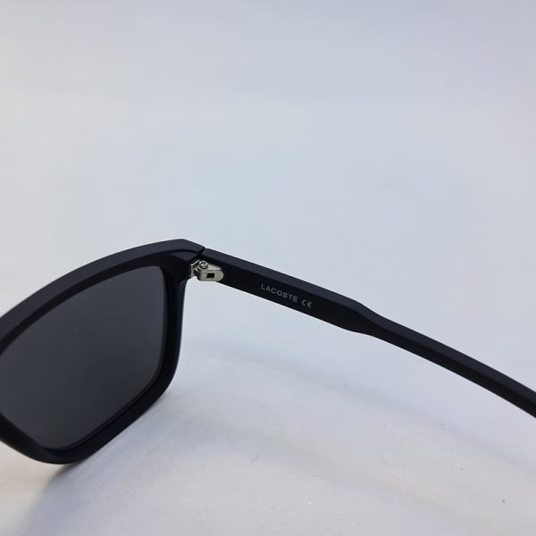 عکس از عینک آفتابی پلاریزه لاگوست با فریم مشکی مات و دسته طوسی مدل 2173