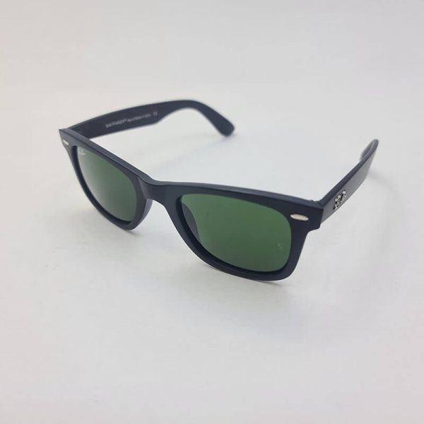 عکس از عینک آفتابی ریبن با فریم مشکی مات و لنز سبز مدل rb2140-901