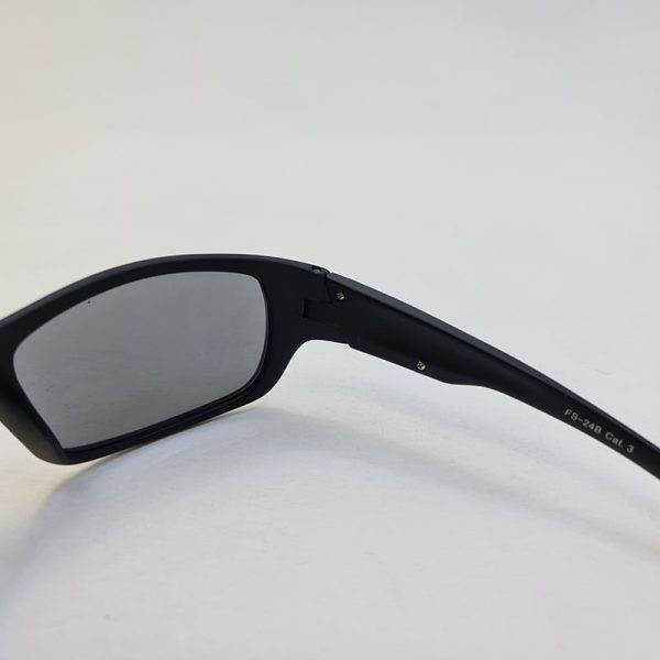 عکس از عینک ورزشی پلاریزه با فریم مشکی و عدسی دودی تیره مدل fs-24b