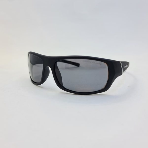 عکس از عینک ورزشی پلاریزه با فریم مشکی و عدسی دودی تیره مدل fs-24b